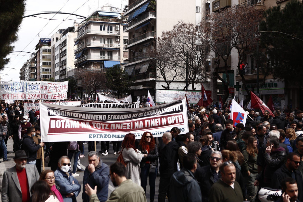 Οι δήθεν αυθόρμητες διαδηλώσεις και ο… σταθμάρχης (φωτό)