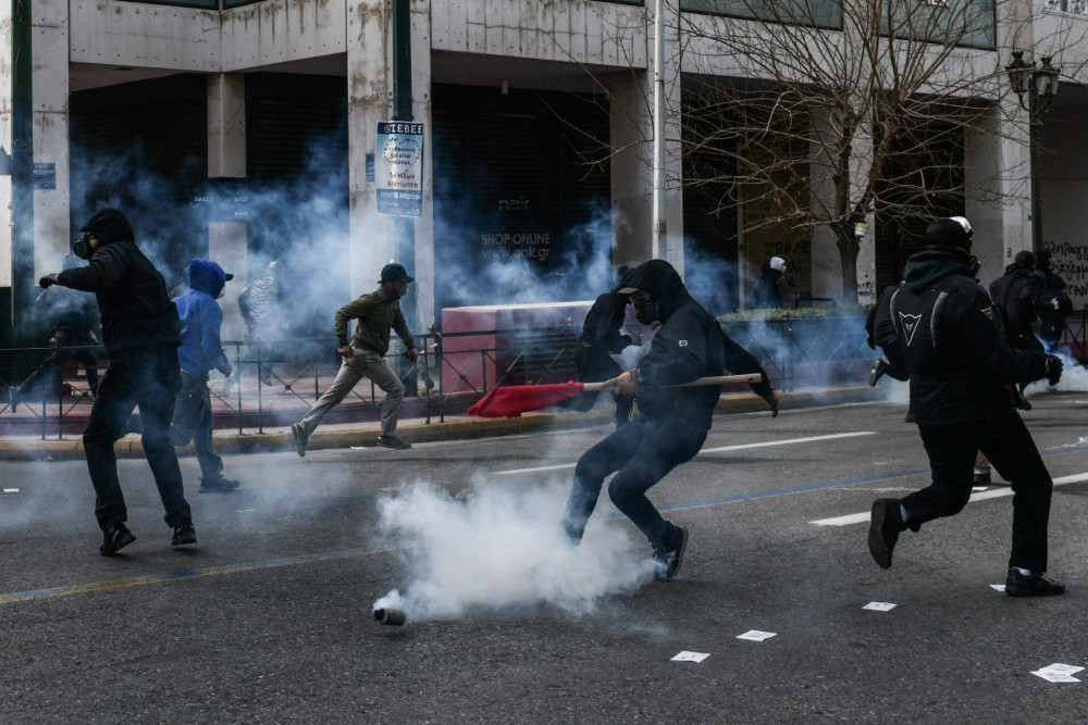 “Προβοκάτσιες” και “χαφιέδες” βλέπουν στον ΣΥΡΙΖΑ: Αμηχανία από τις επιθέσεις κουκουλοφόρων