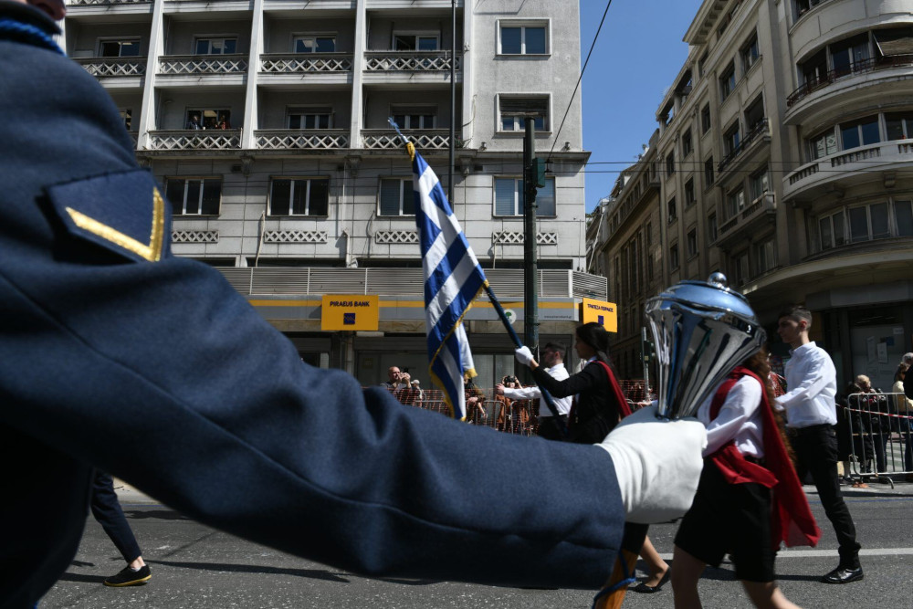 Κυκλοφοριακές ρυθμίσεις για την παρέλαση στην Αθήνα – Πώς θα κινηθούν μετρό και τραμ