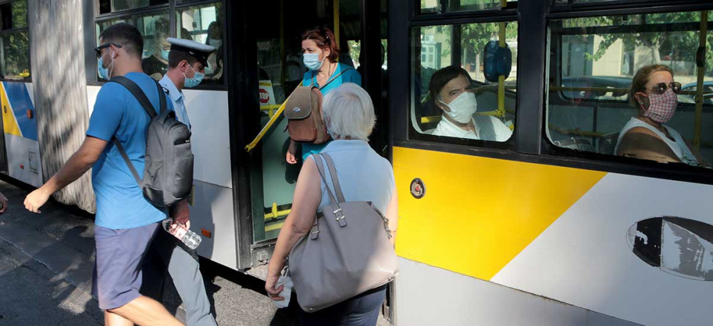 Τέλος οι μάσκες στα μέσα μεταφοράς – Πού παραμένουν υποχρεωτικές