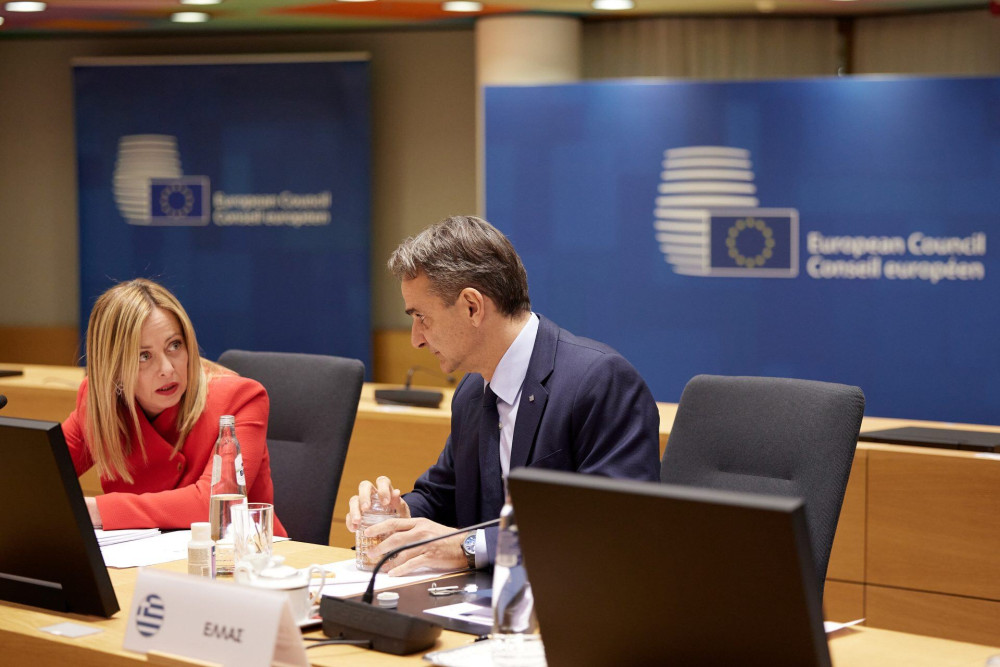 Μανώλης Μαυρομμάτης: Τηλεφωνική επικοινωνία Μητσοτάκη, Μελόνι – Κοινή γραμμή με Γερμανία, Ισπανία για το μεταναστευτικό