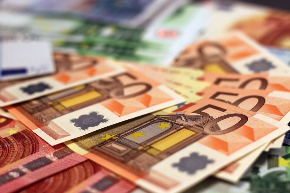 ΟΠΕΚΑ: καταβάλλονται επιδόματα 181 εκατ. ευρώ