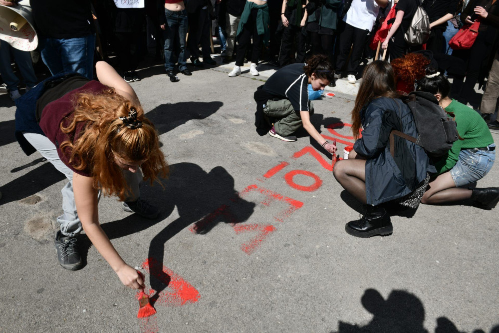 Γρηγόρης Ψαριανός: Εξ οικείων, Νταβέλη…