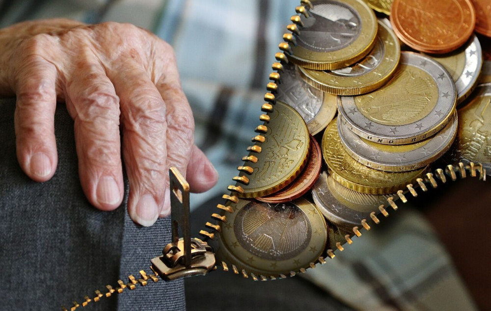 Αύξηση των συντάξεων στο τέλος της χρονιάς – Τσακλόγλου: Θα είναι πολύ καλή