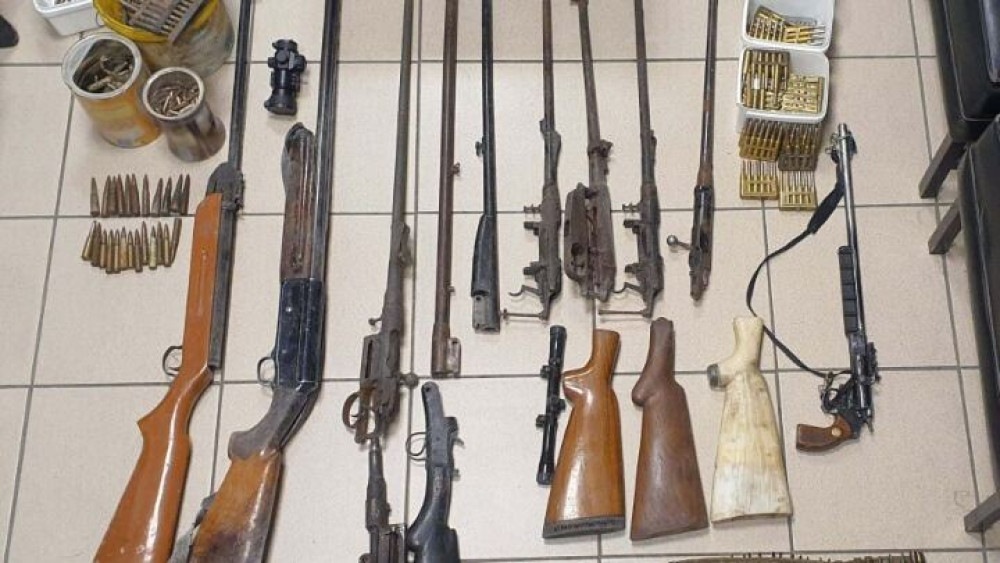 Ολόκληρο οπλοστάσιο εντοπίστηκε στην Πέλλα – Συνελήφθησαν δύο άτομα