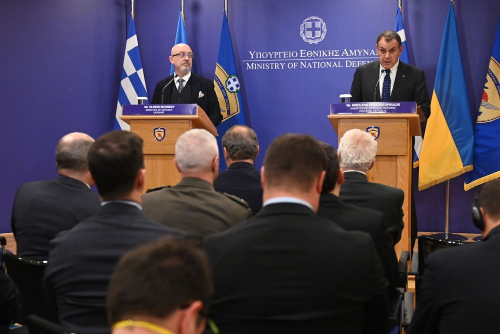 Συνάντηση Παναγιωτόπουλου – Ρεζνίκοφ: Εγγενές δικαίωμα των λαών η υπεράσπιση της εδαφικής τους ακεραιότητας