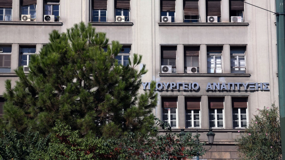 Υπ. Ανάπτυξης: Όλα νόμιμα στην ανακύκλωση βάσει μελέτης διεθνούς οίκου – Τα fake news του ΣΥΡΙΖΑ