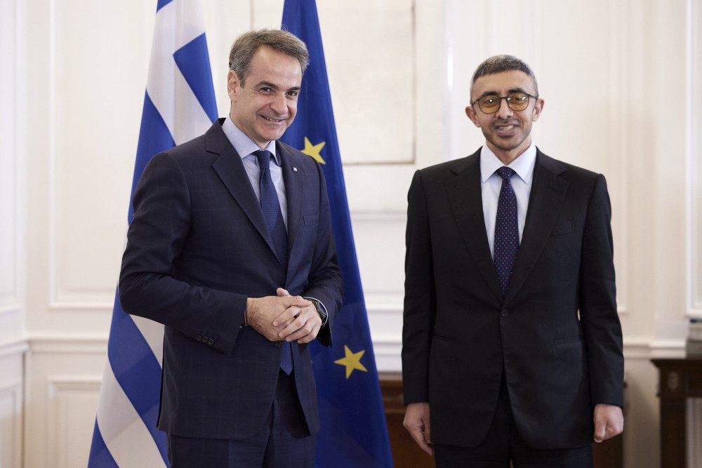 Συνάντηση Μητσοτάκη με υπουργό Εξωτερικών των ΗΑΕ: Ενίσχυση συνεργασίας σε επενδύσεις, ενέργεια, κλίμα