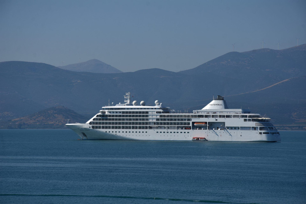 Ένα ακόμη κρουαζιερόπλοιο έδεσε στο λιμάνι του Βόλου με εκατοντάδες τουρίστες
