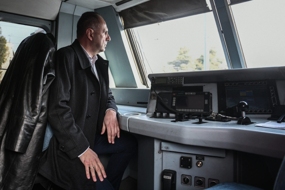 Ξεκίνησε το Intercity Αθήνα – Θεσσαλονίκη – Στο πρώτο βαγόνι ο Γεραπετρίτης: Χρέος μας ένας σύγχρονος σιδηρόδρομος