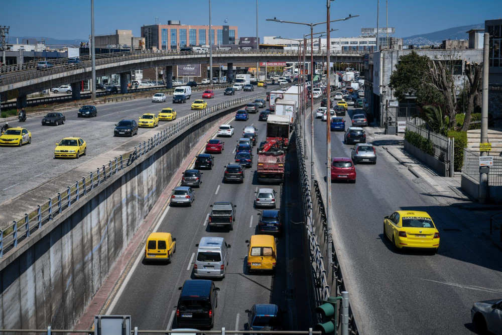 Μαζική έξοδος Αθηναίων για το Πάσχα – Πάνω από 80.000 οχήματα εγκατέλειψαν την Αττική το τελευταίο 24ωρο