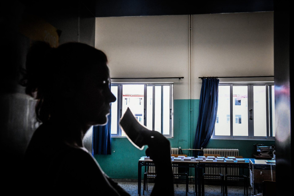Θα πάνε στις κάλπες οι νέοι; – Τι δείχνει δημοσκόπηση της Opinion Poll