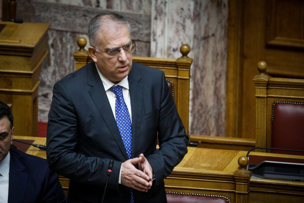 Καλό… πέρασμα στους πολίτες έχει ο Θεοδωρικάκος – Μαζεύει κόσμο στο Νότο της Αθήνας