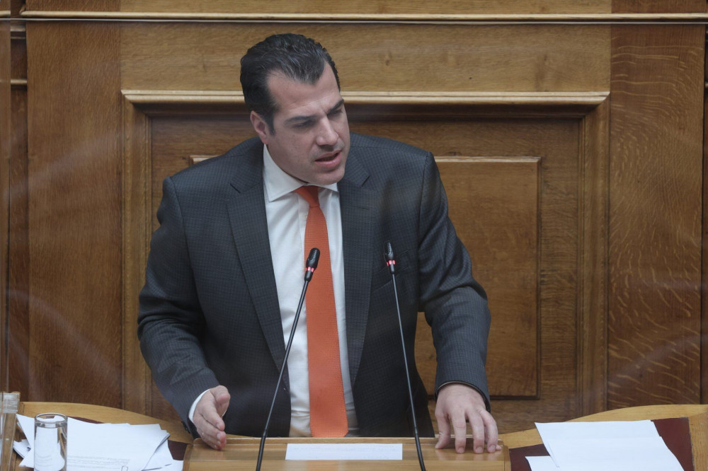 Θάνος Πλεύρης: Αριστεριστές του επιτέθηκαν στα Πετράλωνα -Έριξαν γιαούρτια στα παιδιά του