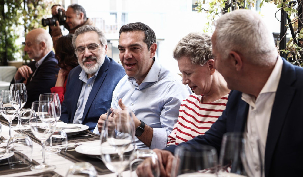 Γεύμα… γνωριμίας Τσίπρα και υποψήφιων Επικρατείας του ΣΥΡΙΖΑ (Φωτογραφίες)