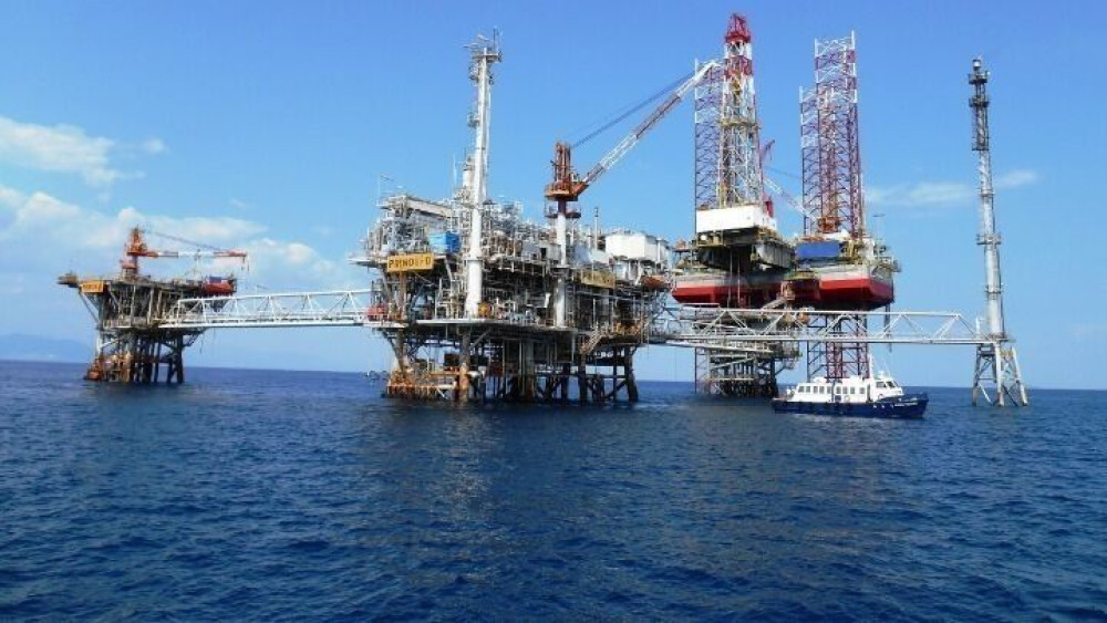 Η Chevron και η παραζάλη της αντιπολίτευσης: μιλούν στο «Μανιφέστο» Βούλτεψη, Χατζηβασιλείου, Κατσιβαρδάς