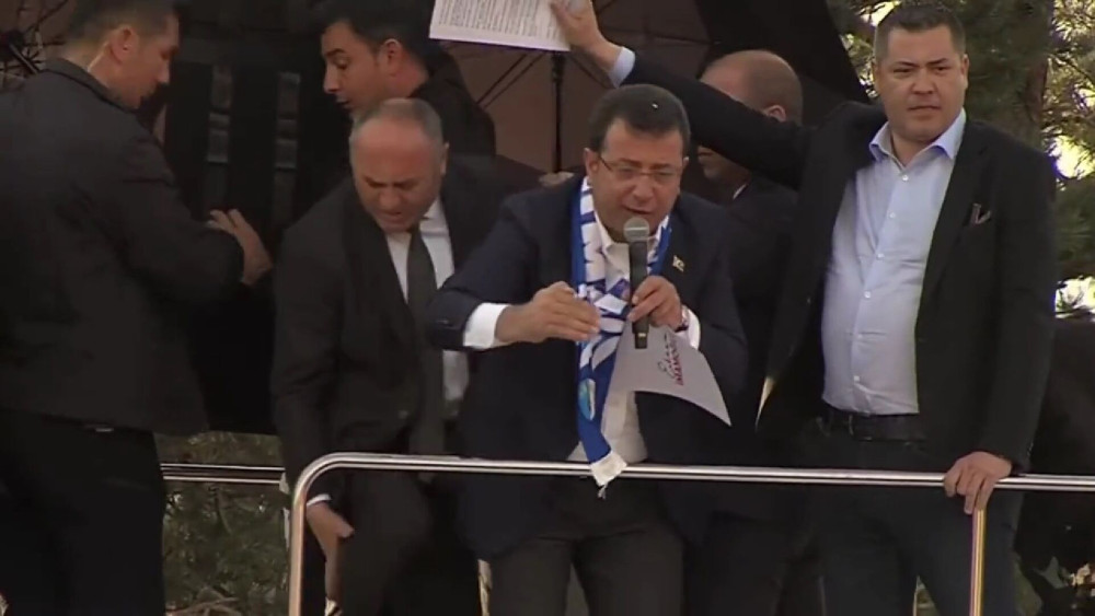 Τουρκία: «έπαιξαν ξύλο» στο Δημοτικό Συμβούλιο της Κωνσταντινούπολης