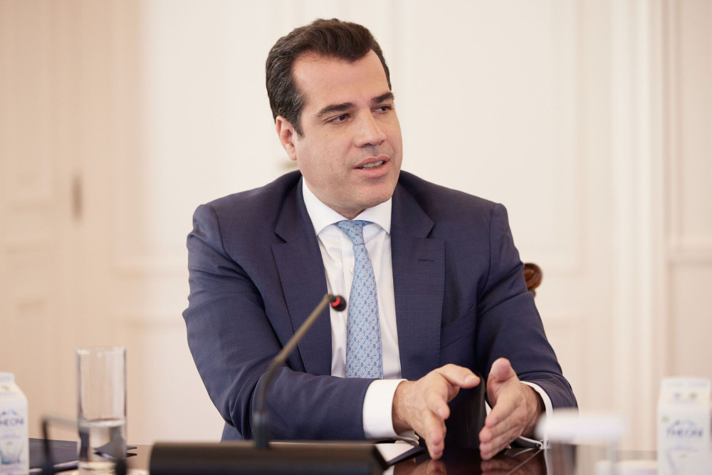 Golden Visa: νέο πλαίσιο για επενδυτές τρίτων χωρών - Πλεύρης: «Διασφαλίζουμε περισσότερες επενδύσεις»