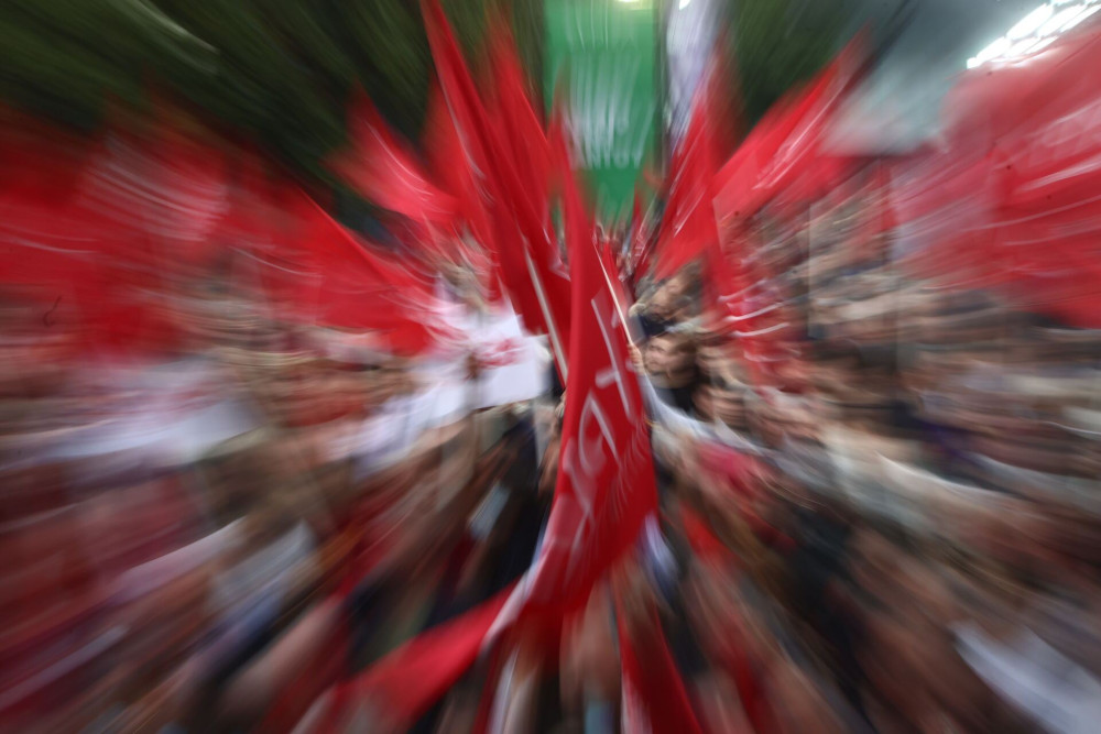 Ο κουβάς του Τσίπρα και οι νέοι!