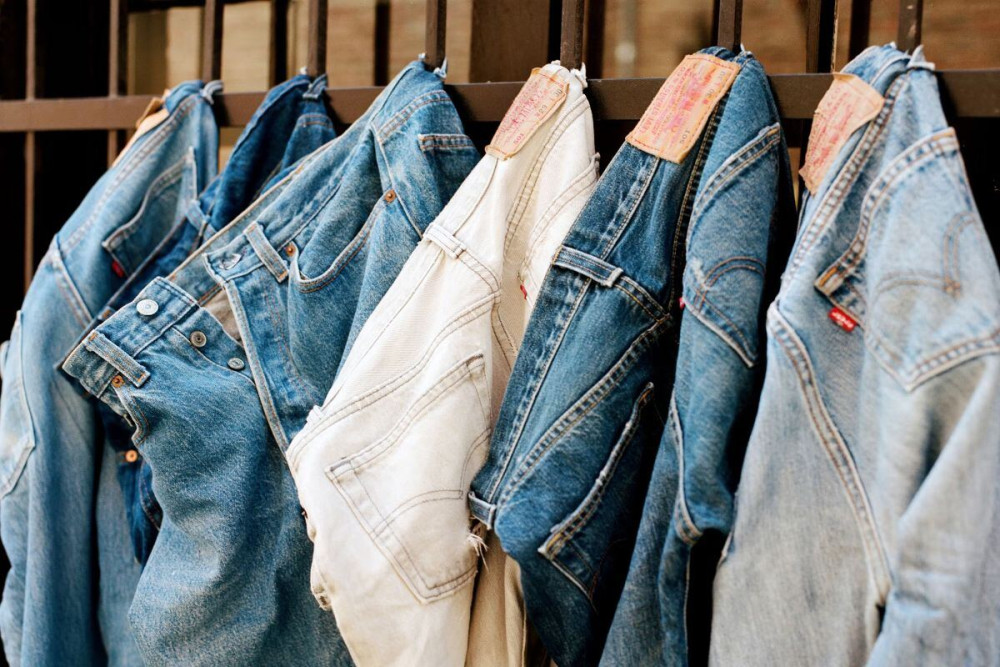 Η μεγάλη επιστροφή: τα Levi's ξανά στην ελληνική αγορά