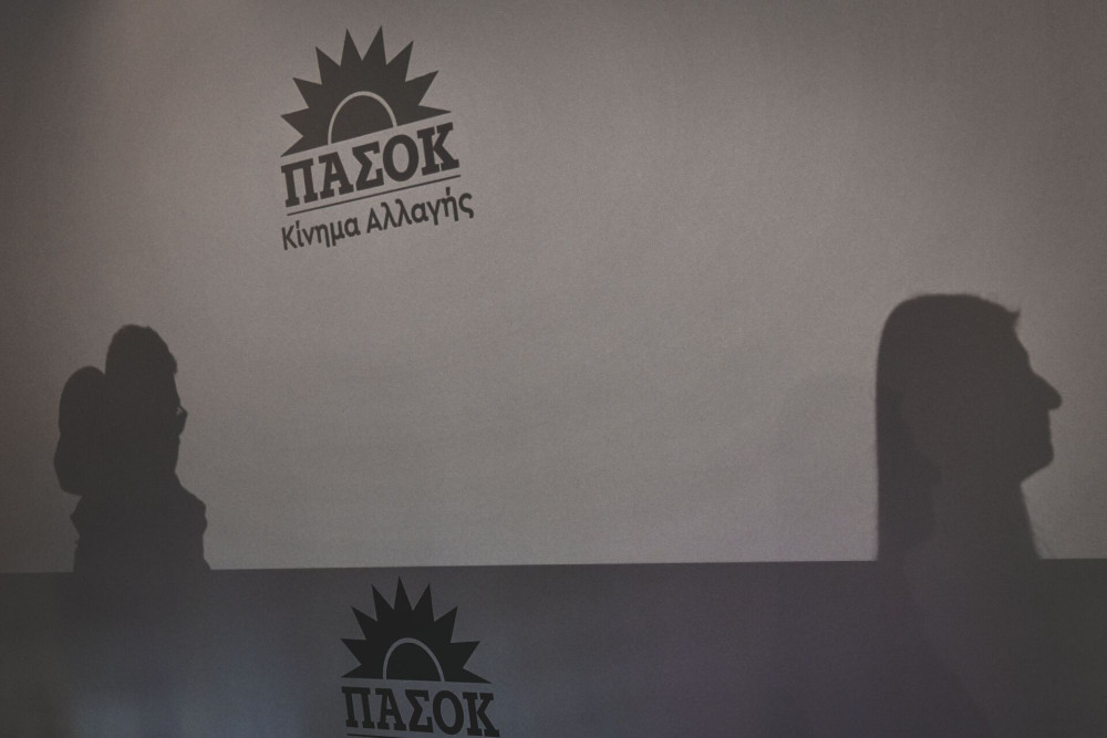 Στα... βήματα της Ζαν ντ'Αρκ το ΠΑΣΟΚ του Ανδρουλάκη