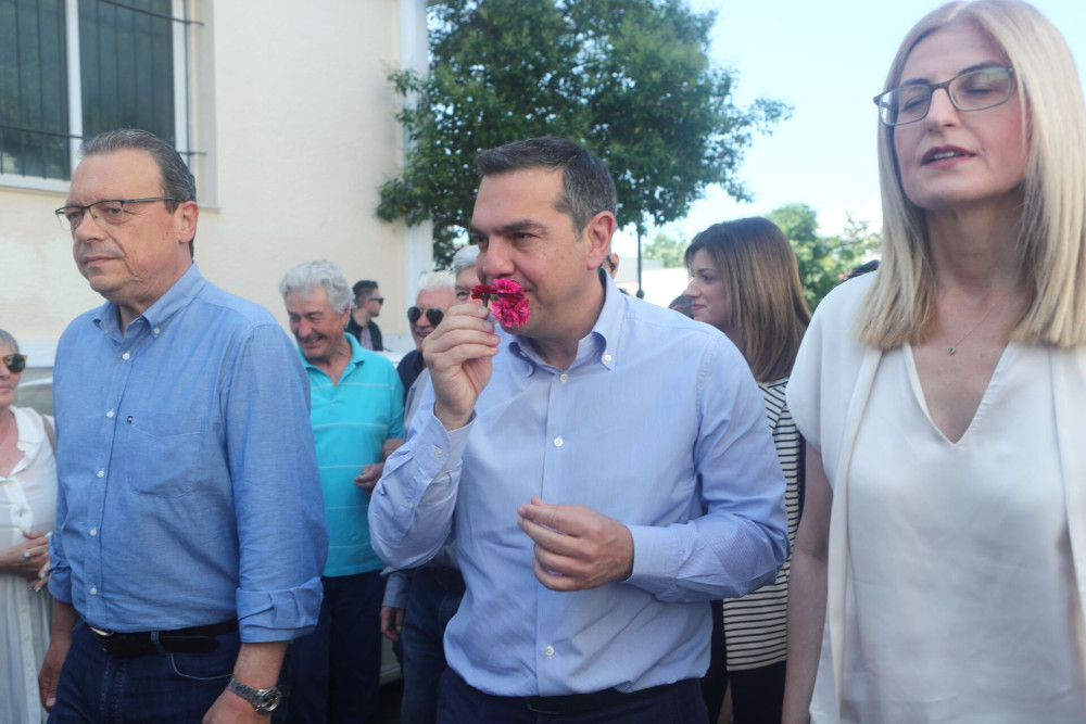Ο Τσίπρας, ο μετανιωμένος Αλαβάνος και η «συγγνώμη» του Βαξεβάνη