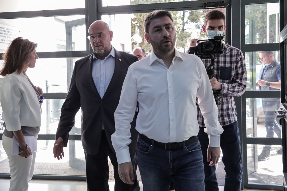 Εκλογές 2023 - Πού το πάει ο Ανδρουλάκης; Το σκληρό, α λα Λαλιώτη, ροκ και τα όρια του λαϊκισμού
