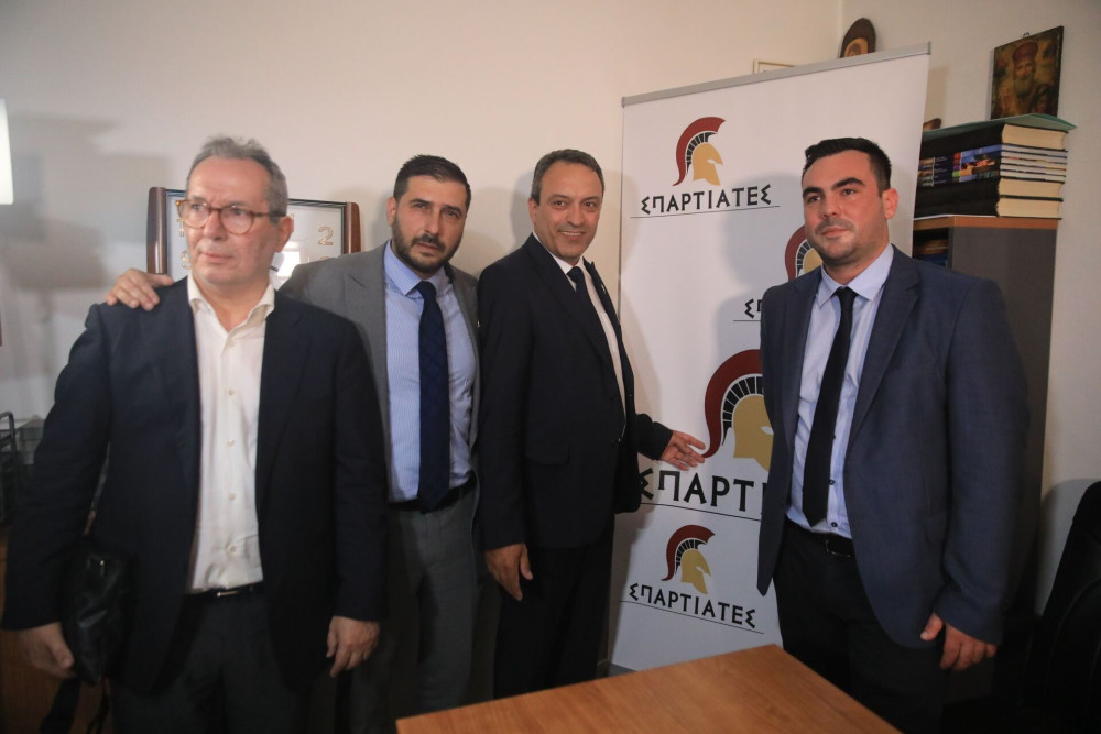 Απ’ έξω «Σπαρτιάτες», από μέσα Κασιδιάρηδες
