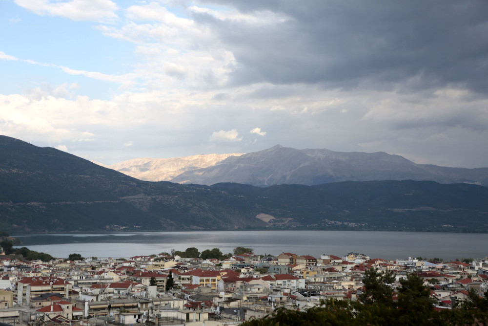 ΕΛΣΤΑΤ: άνοδος αφίξεων και διανυκτερεύσεων στα ελληνικά καταλύματα τον Οκτώβριο