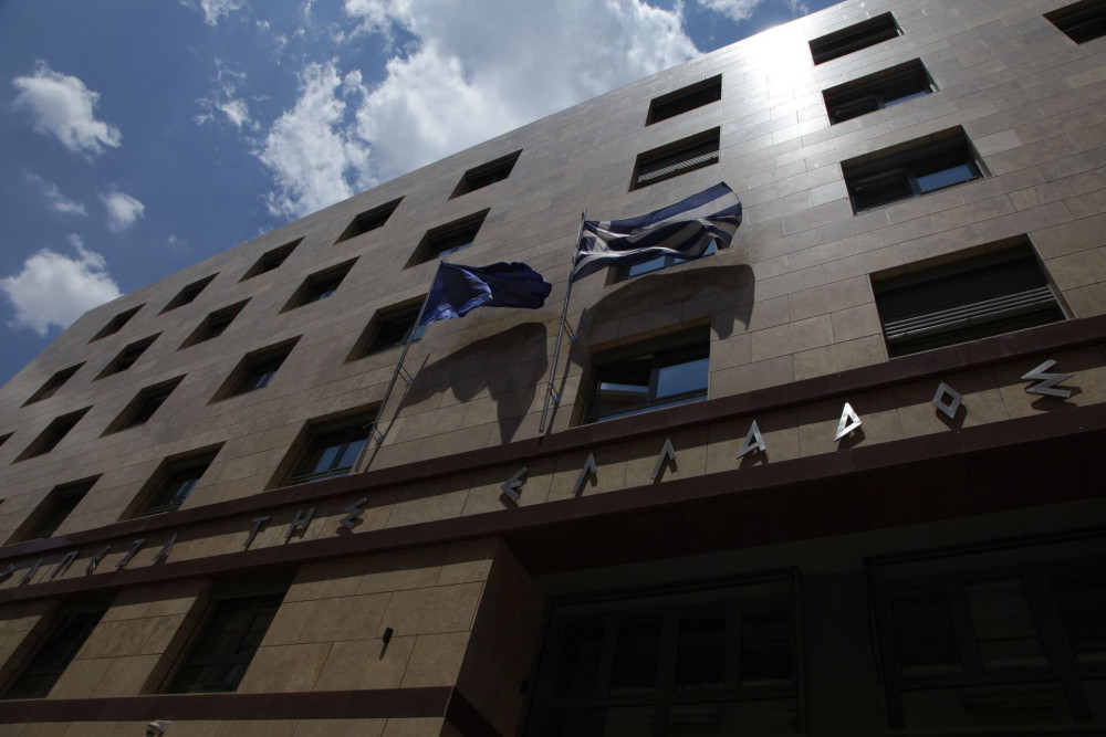 Έκλεισε η ψαλίδα των επιτοκίων καταθέσεων - χορηγήσεων τον Ιούνιο