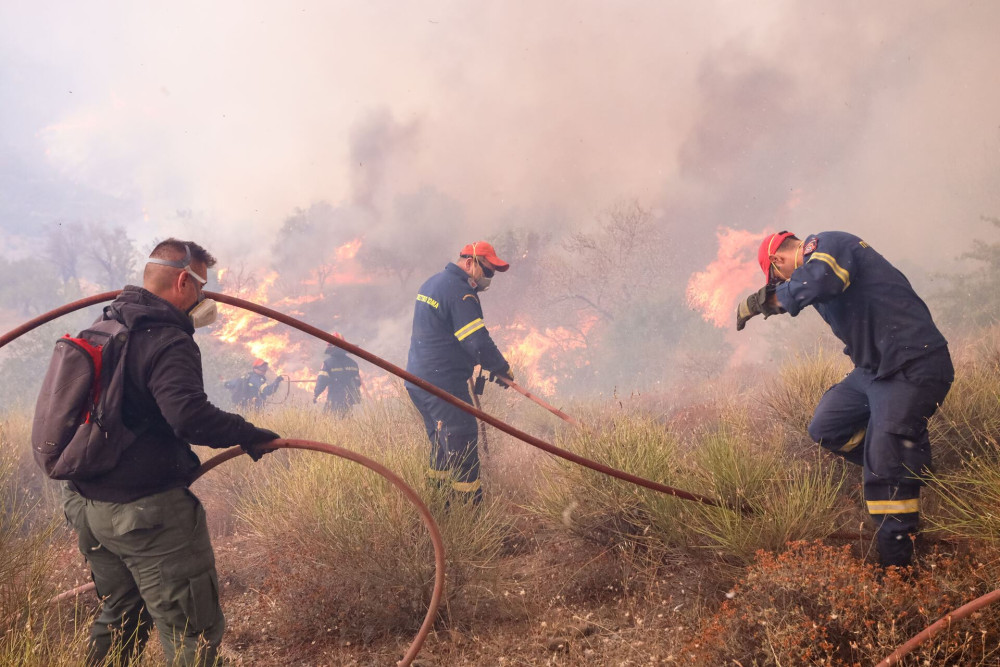 Μεγάλη φωτιά στα Χανιά - Επιχειρούν δυνάμεις από όλη την Κρήτη
