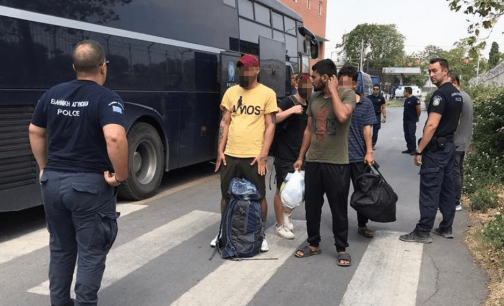 Μιχάλης Χρυσοχοΐδης: Τι αποφασίστηκε για την έξοδο και επανείσοδο αλλοδαπών τρίτων χωρών