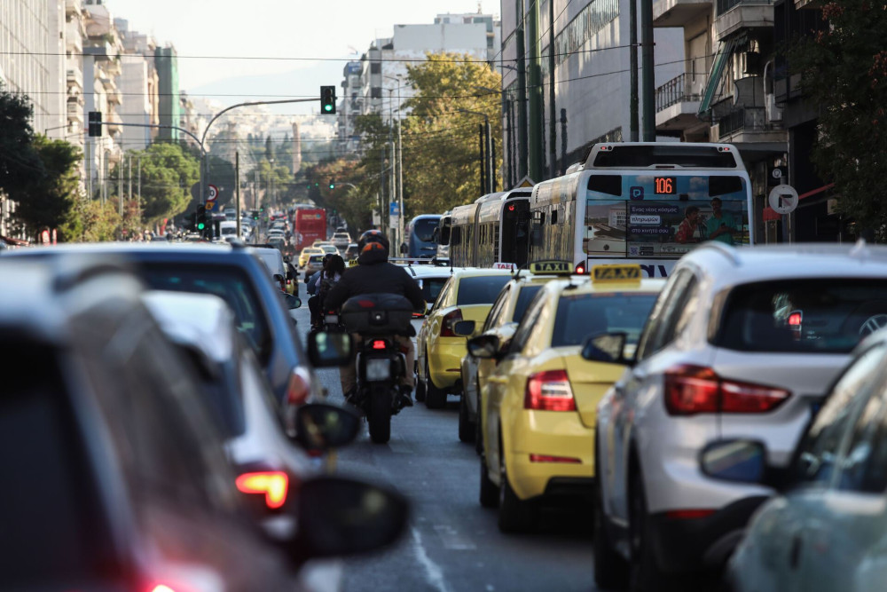 Σχολεία: αλλαγή μόλις 12 λεπτών στην ώρα έναρξης μπορεί να «ξεμπλοκάρει» την πρωινή κίνηση