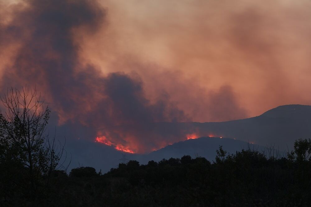 Φωτιά στον Έβρο: νεκρός άνδρας στη Λευκίμμη - Εκκένωση του Νοσοκομείου Αλεξανδρούπολης