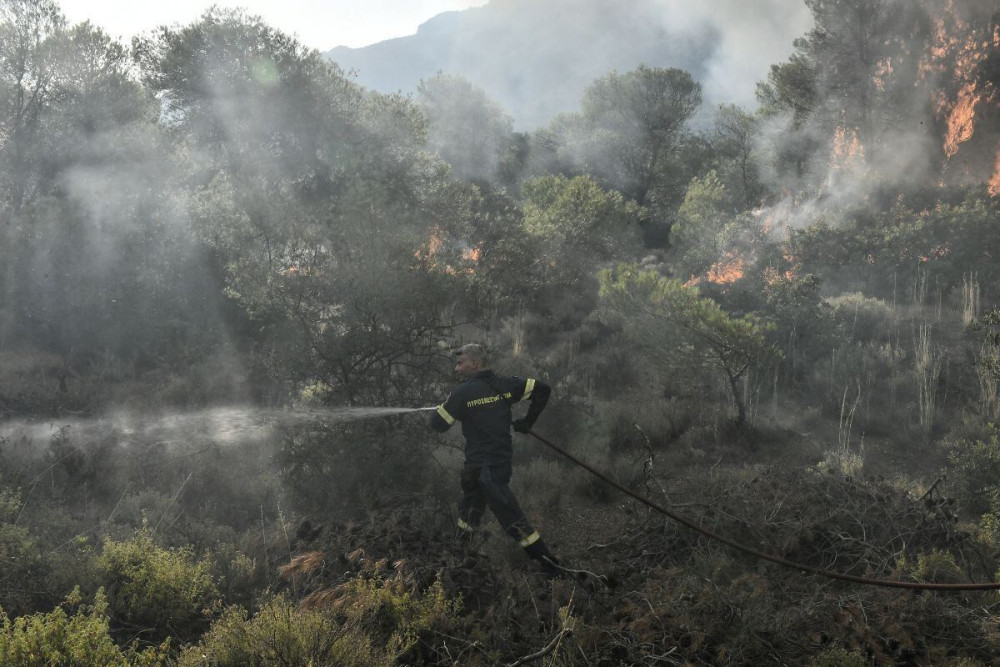 Φωτιά σε χαμηλή βλάστηση στη Νάξο - Μήνυμα του 112 για απομάκρυνση κατοίκων