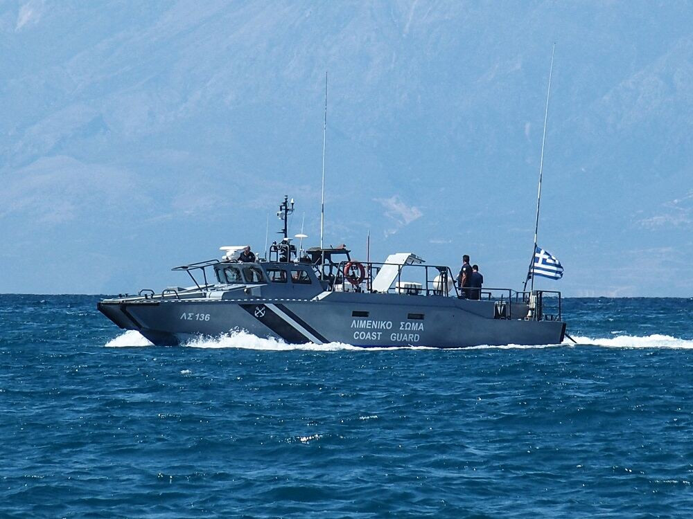 Σάμος: ρεσάλτο του λιμενικού σε σκάφος με 57 μετανάστες - Συνελήφθησαν 2 διακινητές [βίντεο]