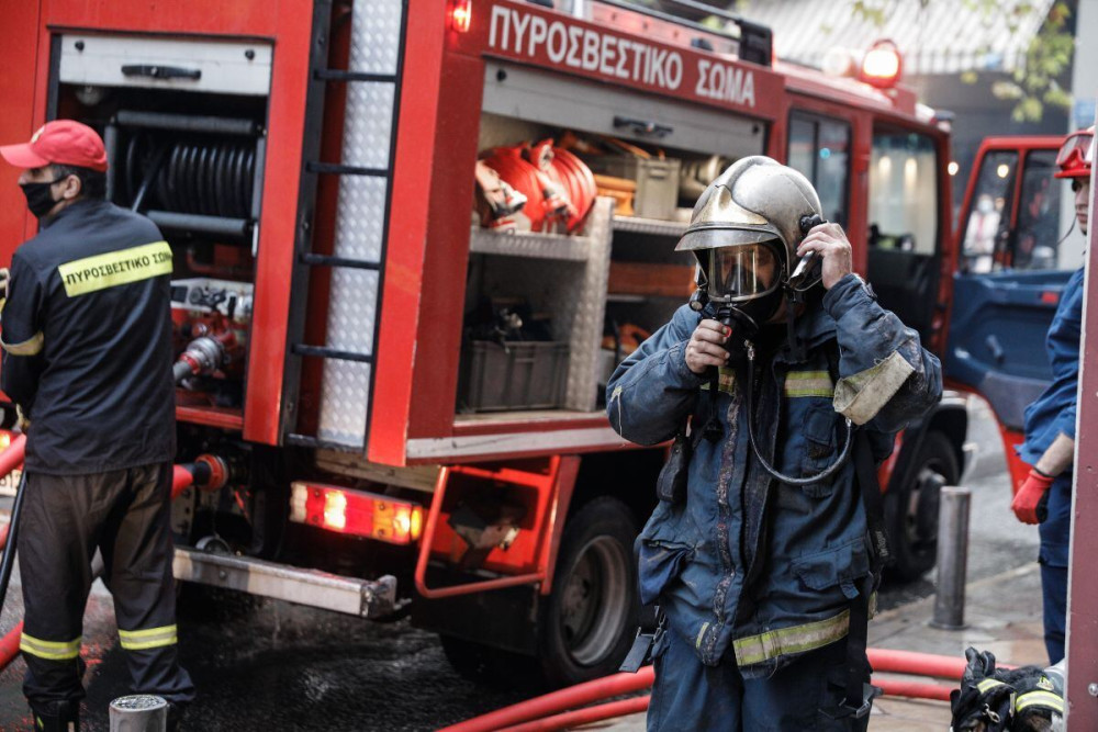 Φωτιά σε διαμέρισμα στην Αθήνα – Στο νοσοκομείο με εγκαύματα 46χρονος