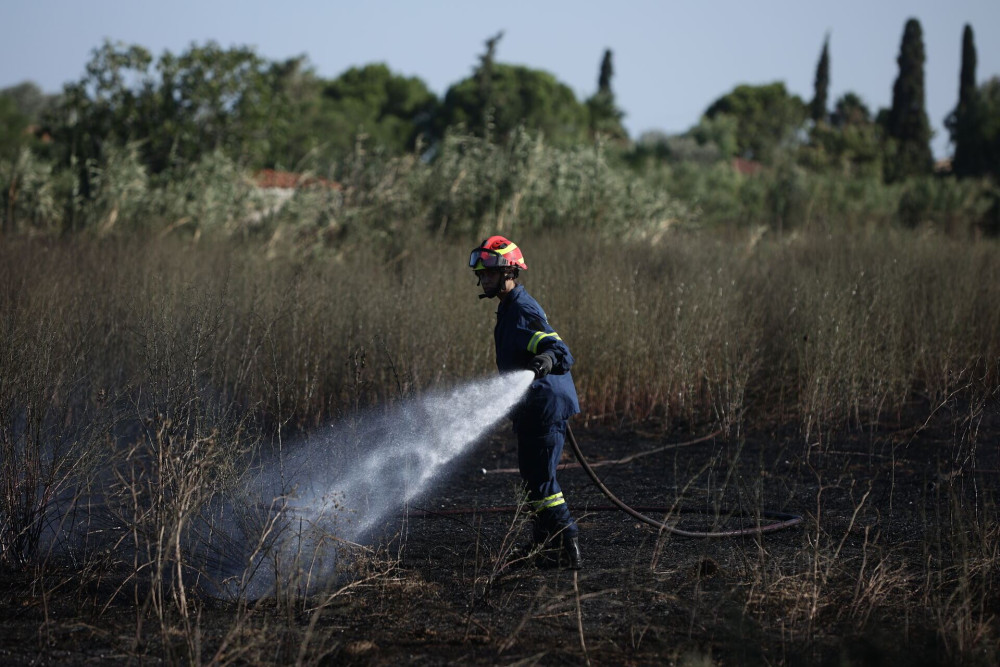 Πυροσβεστική: Σύλληψη στην Αθήνα και επιβολή προστίμου στη Χίο για πρόκληση πυρκαγιάς