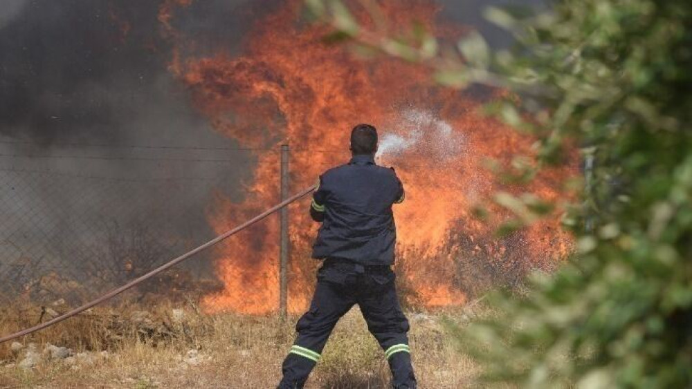 Εκτός ελέγχου για τρίτη μέρα η φωτιά στη Χίο - Ήχησε το 112 στην περιοχή Λίθι