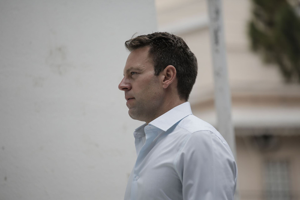 Στέφανος εκ δεξιών: απειλεί ΣΥΡΙΖΑ ή Ανδρουλάκη; Μήπως αμφότερους;