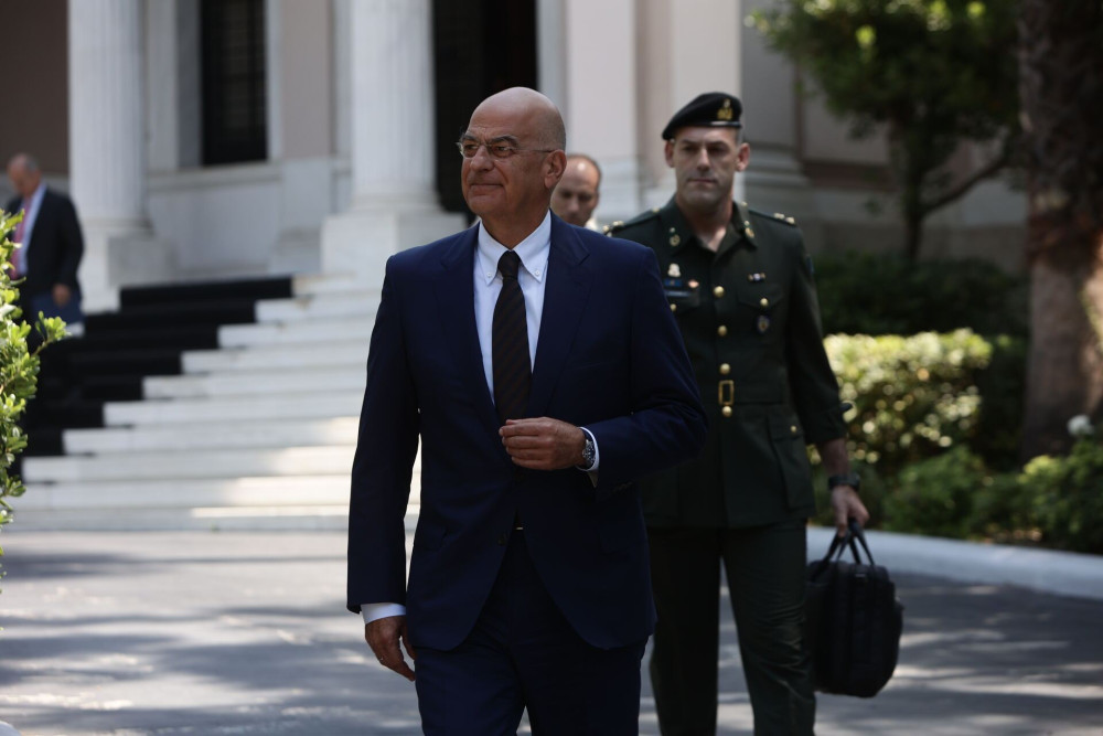Κακοκαιρία: επιστρέφει εσπευσμένα ο Νίκος Δένδιας - Θα επιβλέψει τη συνδρομή του στρατού