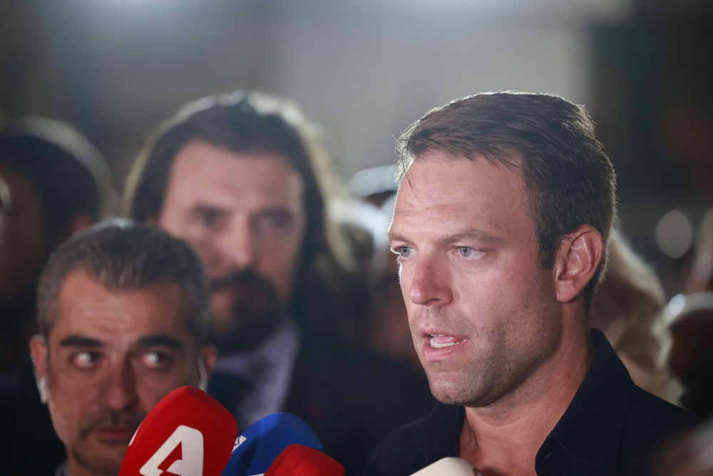 Στέφανος Κασσελάκης: θλιβερή αντιπολίτευση με τα θύματα των Τεμπών