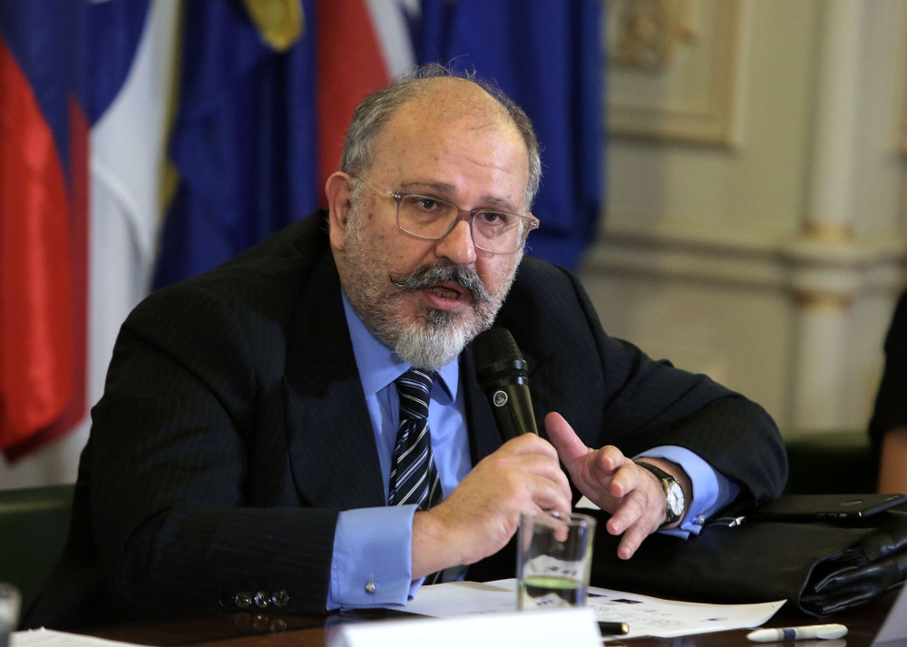 Παραλήρημα Ξυδάκη - «μπερδεύει» το έγκλημα στον Πειραιά με το δυστύχημα στα Τέμπη!