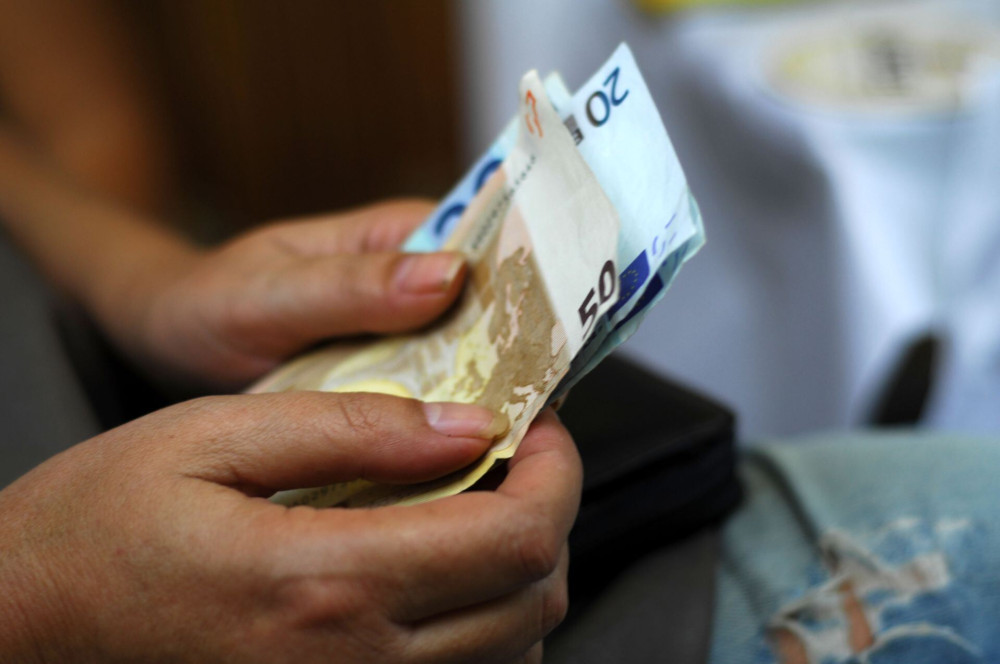Στις 30 Νοεμβρίου η πληρωμή των 400 ευρώ σε 2,2 εκατ. δικαιούχους