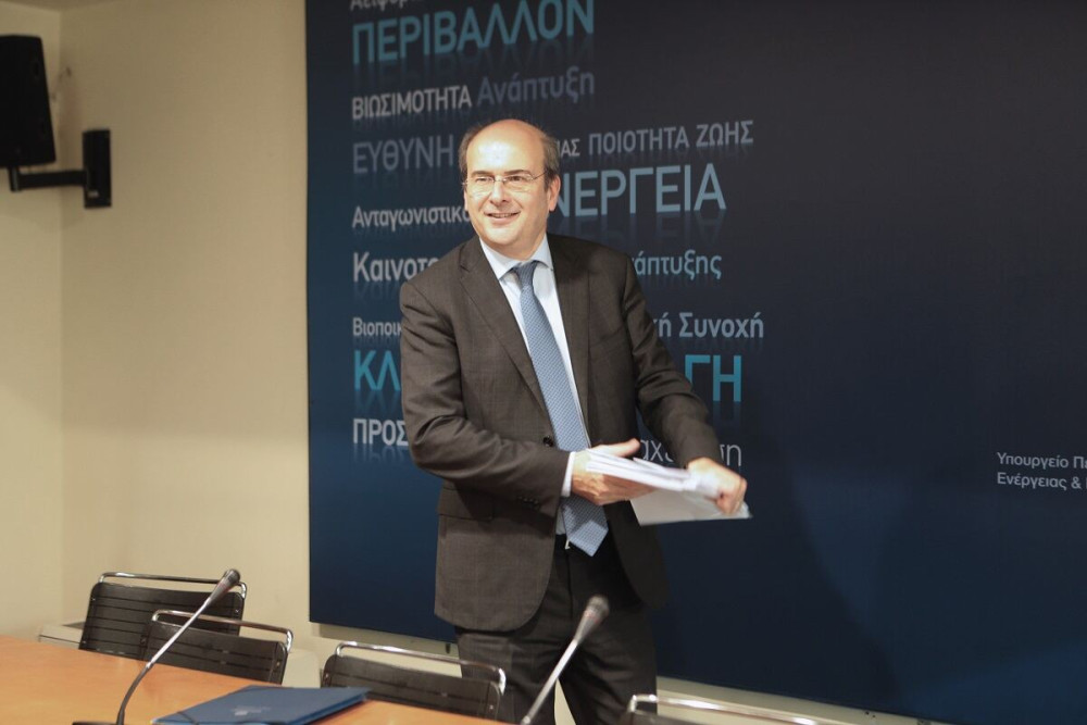 Στο 25% η επιχορήγηση για την αγορά ηλεκτροκίνητου οχήματος: “Φρένο” στην εισαγωγή παλαιών