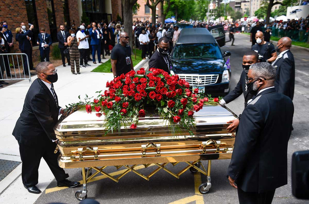 Συγκινητική τελετή στη μνήμη του Φλόιντ: “Άλλαξες τον κόσμο”