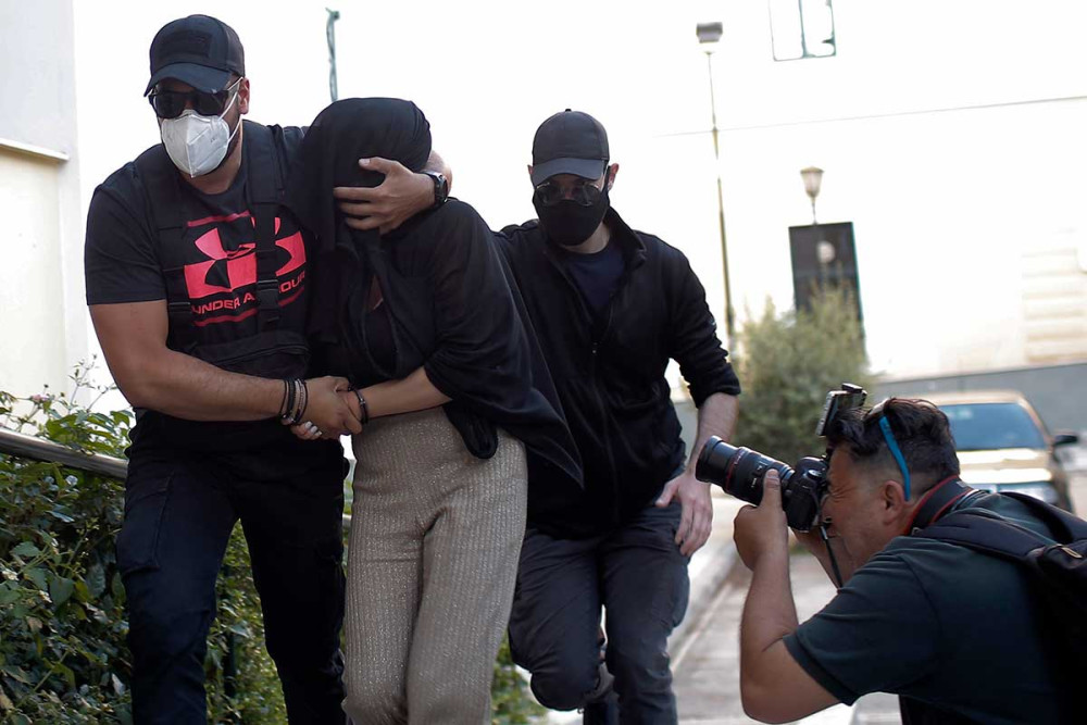 Τα λάθη που πρόδωσαν την 35χρονη – Βίντεο από το σημείο της επίθεσης με βιτριόλι