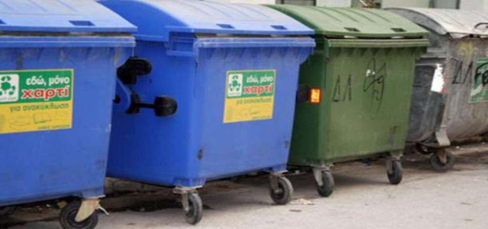 Βόλος: Ποια ανακύκλωση; Στο ίδιο απορριμματοφόρο μπλε και πράσινοι κάδοι!