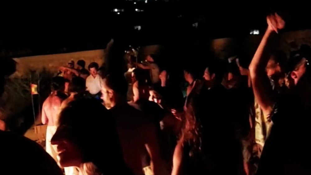 Πάρτι κατά… του κορωνοϊού στη Μύκονο – Επέμβαση της αστυνομίας