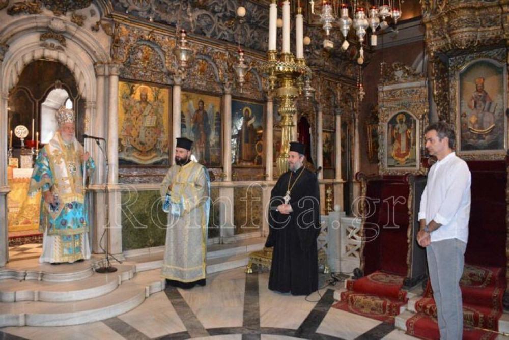 Στην Τήνο ο Μητσοτάκης – ”Σας οφείλουμε όλοι ευγνωμοσύνη” του είπε ο Μητροπολίτης Σύρου (pics)